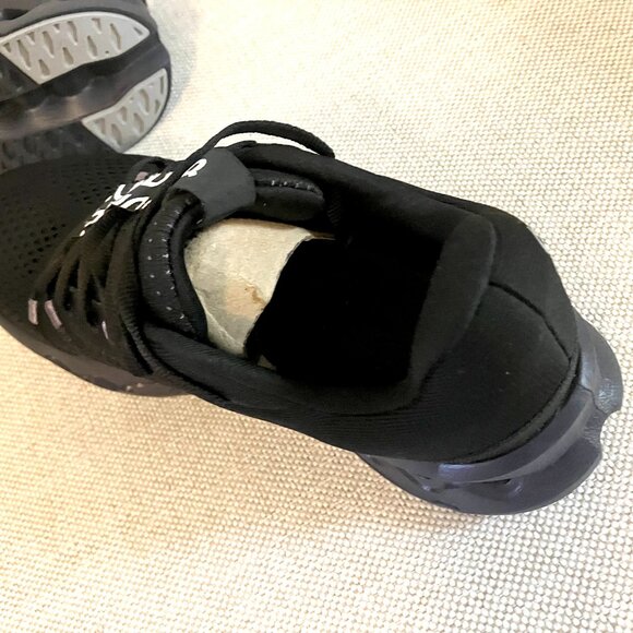 On Running cloud surfer shoes - Picture 8 of 13